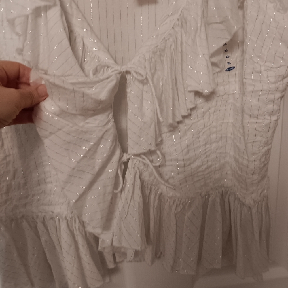 Old Navy White Cotton W/ Silver Thread Ruffled Tie Front Sleeveless Peplum Top - Picture 3 of 8